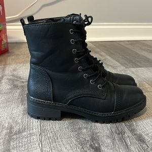 Women’s Size 7 Combat boots